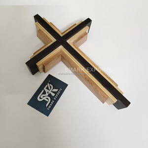 Croix murale en bois élégante faite à la main croix suspendue décorative pour la décoration de chambre de foi chrétienne et l'article de cadeau de Noël - Product Image 4