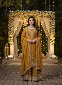 Magnifique ensemble Sharara en soie Chino pure, style indien et pakistanais, pour femme, idéal pour les mariages Haldi et les tenues décontractées. - Product Image 4