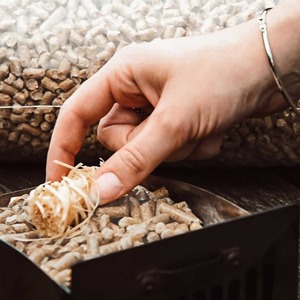 Pellets de madera de biomasa ecológicos creados a partir de residuos forestales de primera calidad para exportación a granel, aplicaciones de calefacción y demanda energética. - Product Image 4