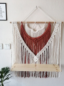 Hermoso Estante Flotante Decorativo de Macramé Hecho a Mano con Cuerda de Algodón y Madera de Pino para Decoración del Hogar, Blanco y Granate - Product Image 4