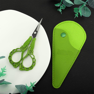 Ciseaux à broder fantaisie verts avec poignée décorative, 4,3 pouces, pour travaux d'aiguille, avec étui en cuir - Product Image 3