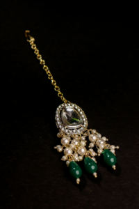 Ensemble de bijoux traditionnels Kundan en or pour femmes, collier et boucles d'oreilles pendantes en perles vert foncé, accessoires de mariage pour la mariée, exportation en gros - Product Image 4