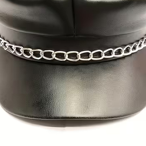 Gorras de Cuero Genuino de Primera Calidad con Detalle de Cadena, Modernas y a la Moda, para Clubes, con Logotipo Personalizado, Precio al por Mayor - Product Image 6