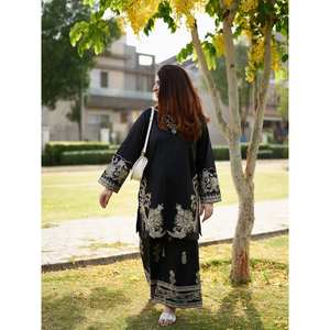 Ensemble de costume de broderie de fil pour femmes de concepteur pour les fêtes - Product Image 3