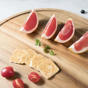 Planche à découper classique en bois Lavie Creations, plateau de service en bois de manguier, pour légumes et fruits, rectangulaire, passe au lave-vaisselle - Product Image 4