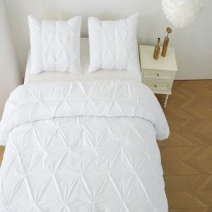 Set Copripiumino Alternativo al Piumino di Qualità Ospedaliera Super King con 2 Federe - Set Biancheria da Letto 3 Pezzi con Pregiato Lavoro Pintuck in Bianco - Product Image 2