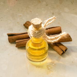 Vietnam Manufacturer Premium Quality Hot Selling Cinnamon <b>Oil</b>/Cinnamon <b>Essential</b> <b>Oil</b> In Barrel/Drum - Product Image 3