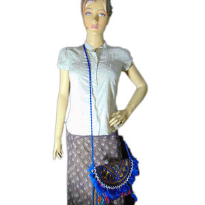 Bolso Bandolera Boho Chic Banjara, Bolso de Hombro de Tela de Algodón Hecho a Mano con Cierre de Cremallera y Decoración de Borlas Coloridas - Product Image 2