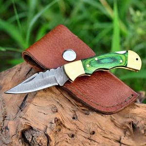 มีดพับเหล็กดามัสกัส ด้ามไม้ปักก้า ปลอกหนัง ODM OEM พกพา EDC สำหรับล่าสัตว์ ตั้งแคมป์ คุณภาพระดับอุตสาหกรรม - Product Image 1