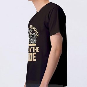 เสื้อยืดพิมพ์ลายกราฟิกตามสั่งสำหรับผู้ชายและผู้หญิง แขนสั้น ผ้าฝ้ายออร์แกนิค 100% เนื้อผ้าวอร์สเตด ดีไซน์เท่ห์ - Product Image 2