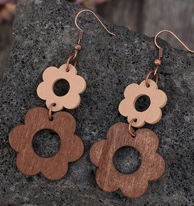 Nouvelles boucles d'oreilles pendantes en bois léger pour un usage quotidien et décontracté, bijoux fantaisie personnalisés faits à la main pour femmes - Product Image 6