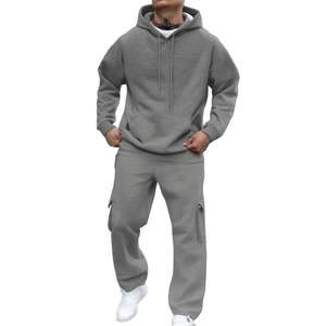 Vente d'usine : Ensemble 2 pièces pour homme – Survêtement tendance en polaire avec sweat à capuche et pantalon cargo jogger oversize avec poches - Product Image 6