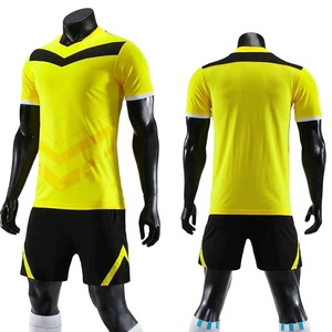 Uniforme de football ultra-durable, anti-rides, résistant aux déchirures, flexible, régulateur d'humidité, absorbant les chocs, couleur personnalisée - Product Image 1