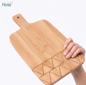Planche à découper rectangulaire en bois naturel avec poignée intégrée et trou de suspension, écologique, passe au lave-vaisselle, REHMAN CRAFT - Product Image 1
