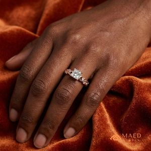 Anillo de Moissanita con Corte Princesa, Elegante y Lujoso, para Mujer, Chapado en Oro Rosa, para Compromiso, Aniversario, Boda, Regalo de Joyería - Product Image 5