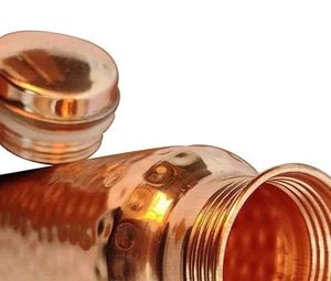 Bouteille en cuivre optimisée pour une entretien facile et une utilisation durable, offrant une efficacité d'hydratation à long terme. - Product Image 4