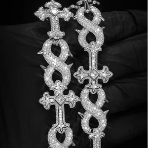 Collar de cadena cubana con cruz plateada y diamantes de imitación, estilo Moissanite, joyería llamativa para hombre, estilo urbano y de fiesta. - Product Image 1