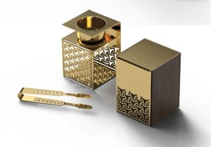 Elegante y lujoso juego de quemadores de incienso decorativos con materiales naturales de primera calidad, arreglados en un suave patrón de hojas beige y marfil. - Product Image 5