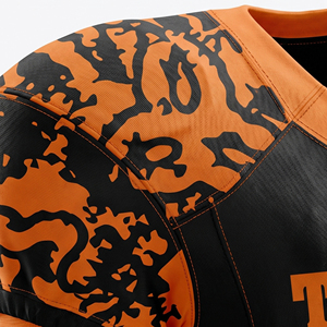Conjunto de Uniforme de Fútbol Americano con Estampado de Camuflaje Urbano Naranja |   Sublimado Personalizado |   Fabricante Mayorista - Product Image 5