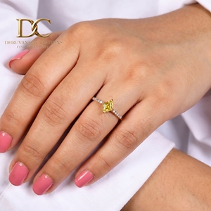 Anillo de Compromiso de Lujo con Rubí Corte Cometa de Oro Sólido de 9K Brillante, Certificado por IGI - Product Image 2