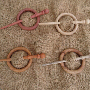 Pasador de Pelo de Madera Natural Hecho a Mano para Cabello Largo, Artesanía de Bambú y Madera - Product Image 2