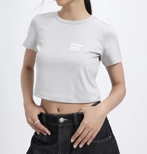 Meilleure vente d'été : T-shirt femme à manches courtes, coupe ajustée, crop top pour adolescentes et femmes, haute qualité, basique mais au look élégant - Product Image 1