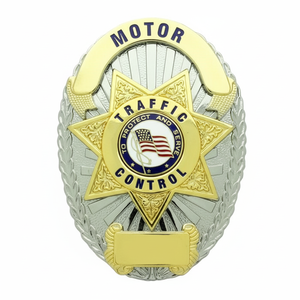 Pins de Solapa de Seguridad 3D Personalizados al por Mayor, Insignias Metálicas Resistentes en Oro/Plata con Diseño Gratuito - Product Image 1