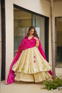 Conjunto de Salwar Kameez Blanco Bordado a Mano con Trabajo Gottapatti, Dupatta Rosa, Traje Tradicional Indio Pakistaní para Mujer, para Bodas y Fiestas - Product Image 3