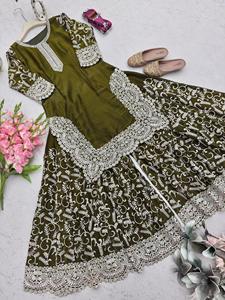 ชุดปาลาซโซดีไซน์เนอร์สไตล์ชาติพันธุ์ พร้อมผ้าคลุมไหล่ ปักลายด้วยมืออย่างประณีต คอลเลคชั่นงานรื่นเริง ชุดปาลาซโซราคาขายส่ง - Product Image 5