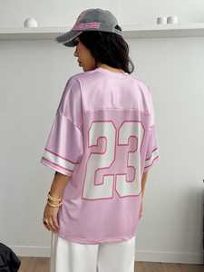 Camiseta de fútbol americano rosa para mujer al por mayor, de poliéster transpirable de malla, con estampado de números, estilo urbano, proveedor OEM a granel - Product Image 3