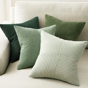 Topfinel Set di 4 Copricuscini Moderni e Accoglienti in Velluto a Coste Verde Salvia e Verde Foresta - Product Image 1