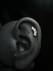 ต่างหูเพชรทรงมาร์คีส์แบบกลุ่ม ประดับเพชรแล็บโกรว์ ทองคำแท้ 14K ดีไซน์เรียบหรู สำหรับเจาะหูแบบ Conch Helix Cartilage - Product Image 6
