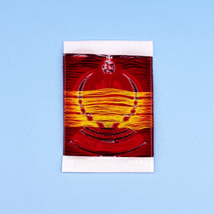 ป้ายผ้าทาฟต้าโพลีเอสเตอร์เนื้อเงา ดีไซน์พิกเซล ผิวสัมผัสระยิบระยับ สำหรับป้ายคอเสื้อ ปักลายตามสั่ง แบบม้วนสำหรับเสื้อผ้า - Product Image 3