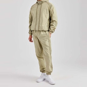 Ensemble de survêtement pour homme vert sauge, veste coupe-vent en nylon froissé, ensemble de jogging OEM à marque privée par Hi - Product Image 2