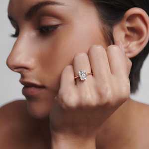 Anillo de compromiso de diamante cultivado en laboratorio con cojín alargado de 1,0-3.0cts - Product Image 2