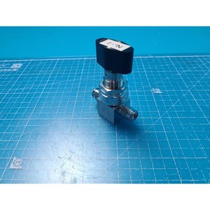 Válvula de Diafragma de Ultra Alta Pureza FUJIKIN 316L UP 021329, Usada como Pieza de Repuesto para Equipos de Semiconductores Legacy - Product Image 3