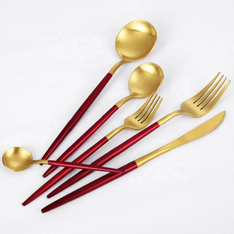 Set di posate placcate in oro con manico di colore rosso utensili da cucina in acciaio inossidabile di alta qualità con coltello e forchetta da cucchiaio