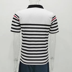 เสื้อโปโลแขนสั้นลายทางสำหรับผู้ชาย ทรงปกติ ผ้าถักลำลอง แต่งขอบปกตัดกัน สีขาว ดำ แดง - Product Image 2