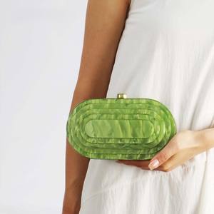 Bolso de mano de resina hecho a mano de lujo con diseño único para niñas, ideal para fiestas nocturnas, cumpleaños y ceremonias, a un precio asequible. - Product Image 3