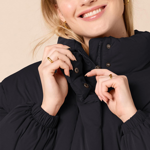 Blouson matelassé oversize pour femme – Manteau d'hiver douillet et chaud – Vêtement d'extérieur décontracté et tendance – Vente en gros OEM/ODM – Isolation thermique garantie - Product Image 4