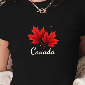Camiseta corta de moda para mujer con Hojas de arce rojo de Canadá - Product Image 1