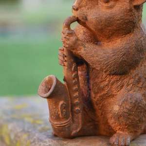 Souris en fonte avec sculpture trompette, finition rouille, ornements décoratifs pour articles de ferme et de jardin - Product Image 1