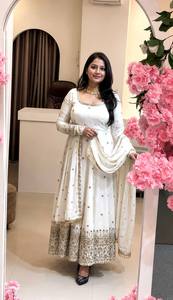 Ensemble de robe Anarkali longue pour femmes, style traditionnel indien et pakistanais, en soie froissée, imprimé numérique, avec dupatta brodé, idéal pour les mariages - Product Image 1