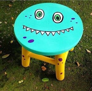 Taburete Infantil de Madera con Diseño de Monstruo, Silla Redonda para el Hogar, Sala de Juegos o Guardería - Product Image 1