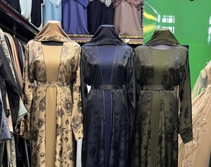 Abaya Modeste Légère à Manches Longues Perlée et Pailletée, Longueur Cheville, Style Dubaï, Traditionnelle Musulmane Faite à la Main, Hiver Automne, Vente en Gros - Product Image 1