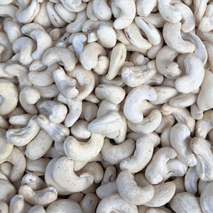 Nueces de Anacardo Crudas al por Mayor de Alta Calidad, Nueces de Anacardo W180 W320, Anacardos Santigo Exportados a Asia, UE, Medio Oriente - Product Image 1