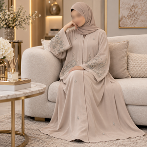 Abaya classique ivoire avec broderie florale sur les manches et poignets fluides |   Robe longue musulmane modeste pour un port quotidien élégant - Product Image 3