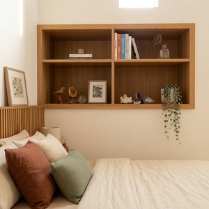Estante Flotante de Pared con 4 Compartimentos, Chapa de Madera Natural, Librería Abierta, Mueble de Almacenamiento para Dormitorio o Sala de Estar - Product Image 3