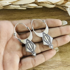 Dernières créations de boucles d'oreilles géométriques bohèmes, bijoux tribaux en laiton pour femmes, plaqué argent, croissant pendantes, vente en gros/OEM/ODM - Product Image 5