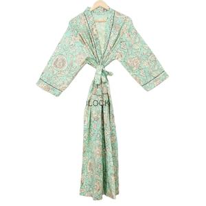 Kimono Beachy en coton Keen pour une journée au bord de la mer Kimono à encolure en V avec un design simple et un imprimé floral pour un usage quotidien décontracté - Product Image 1